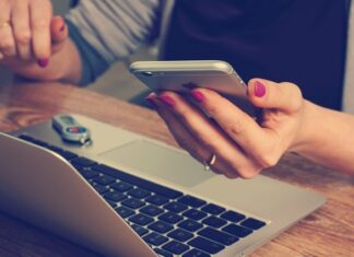 Ile zarabia księgowa w szkołę?