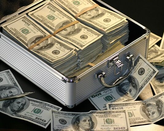 Ile zarabia AI Engineer?