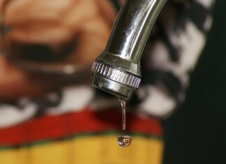 Jak można zlokalizować nieszczelności w układzie chłodzenia?