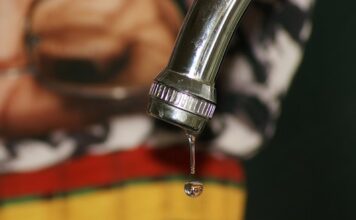 Jak można zlokalizować nieszczelności w układzie chłodzenia?