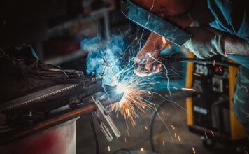 Ile bierze blacharz za element? Ile bierze blacharz za element?